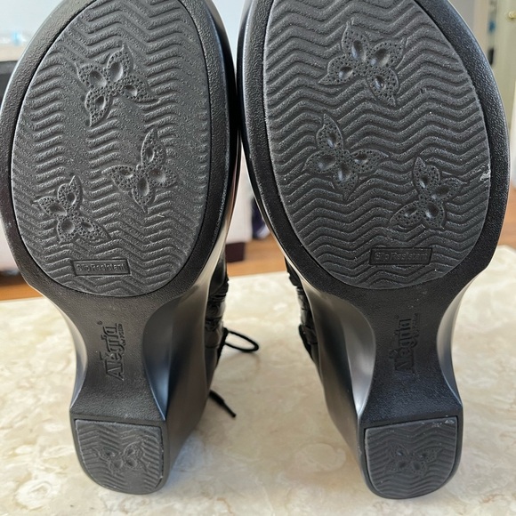 Alegria Black Ankle Booties with Quilted Design - Picture 3 of 13